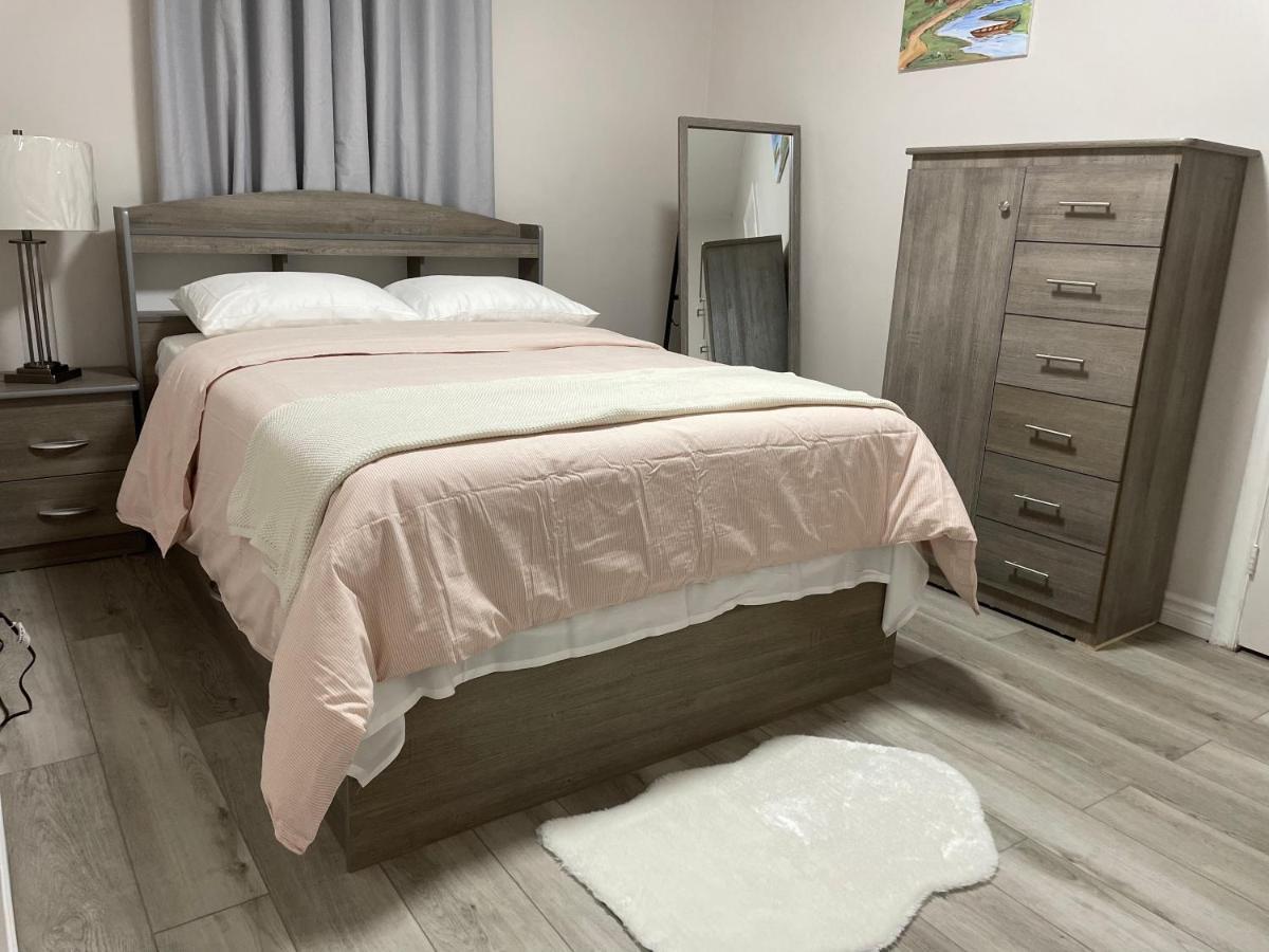 Вілла Luxurious Cozy House In Bluffs With Lake View Торонто Екстер'єр фото