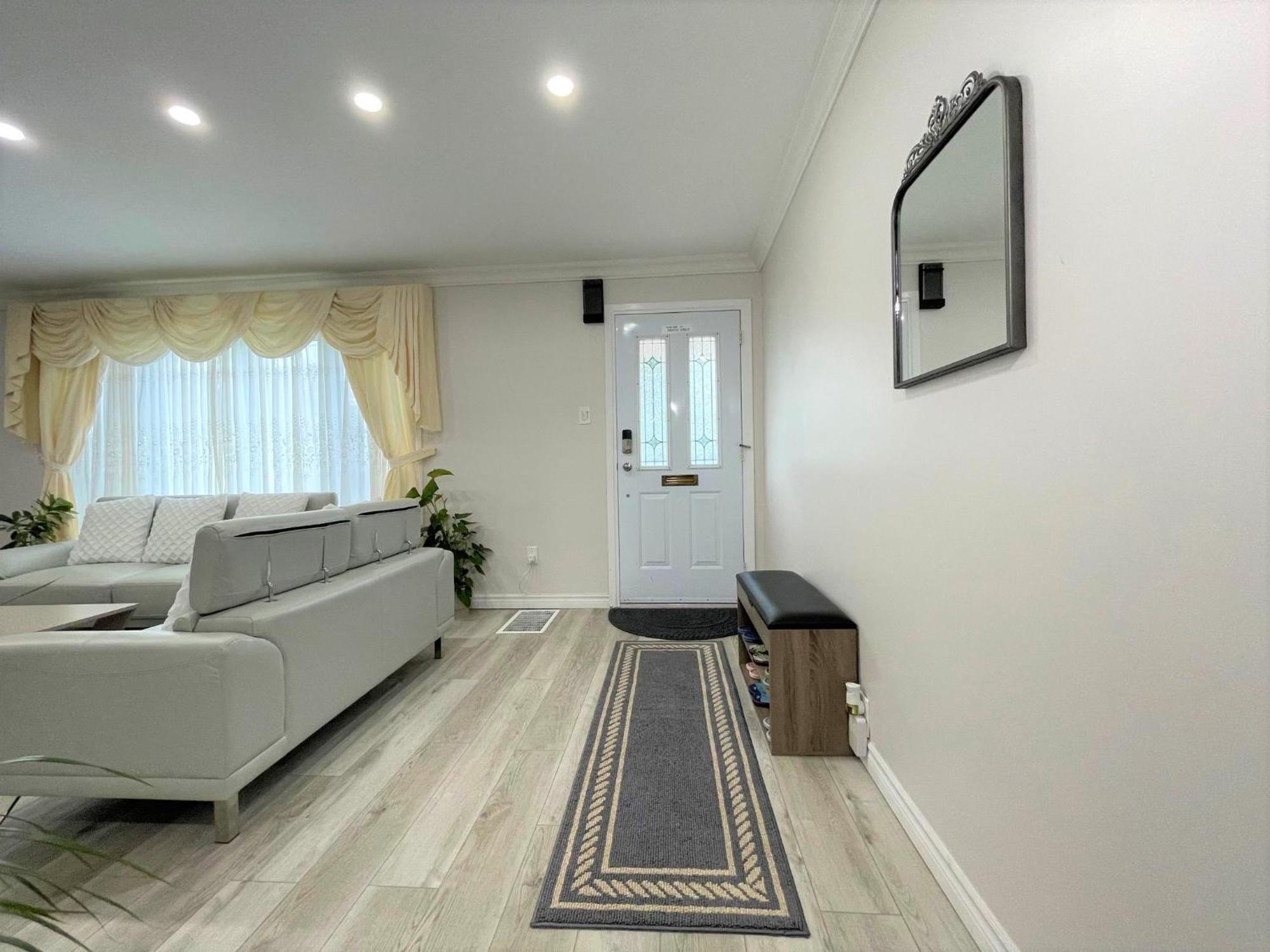 Вілла Luxurious Cozy House In Bluffs With Lake View Торонто Екстер'єр фото