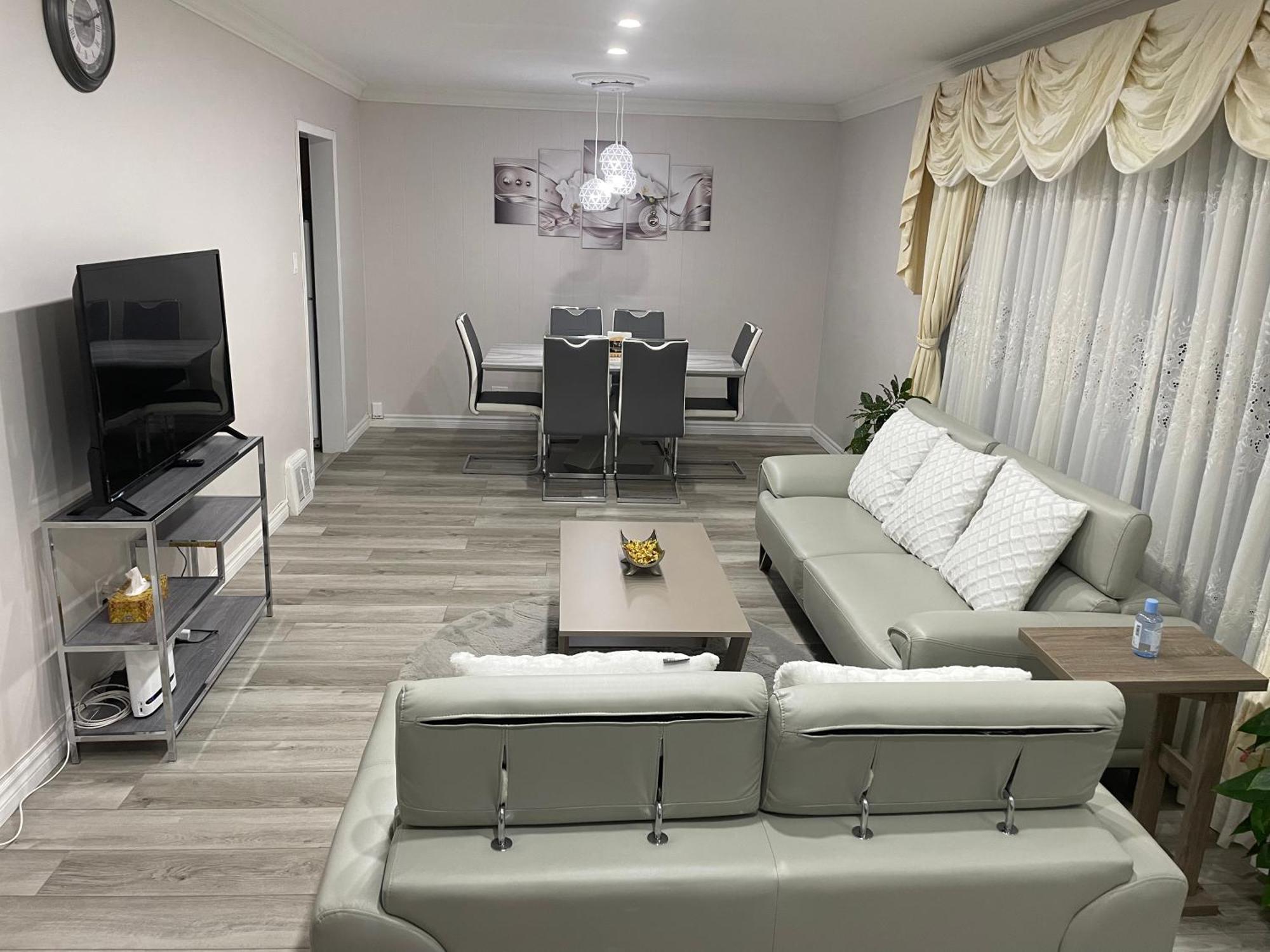 Вілла Luxurious Cozy House In Bluffs With Lake View Торонто Екстер'єр фото