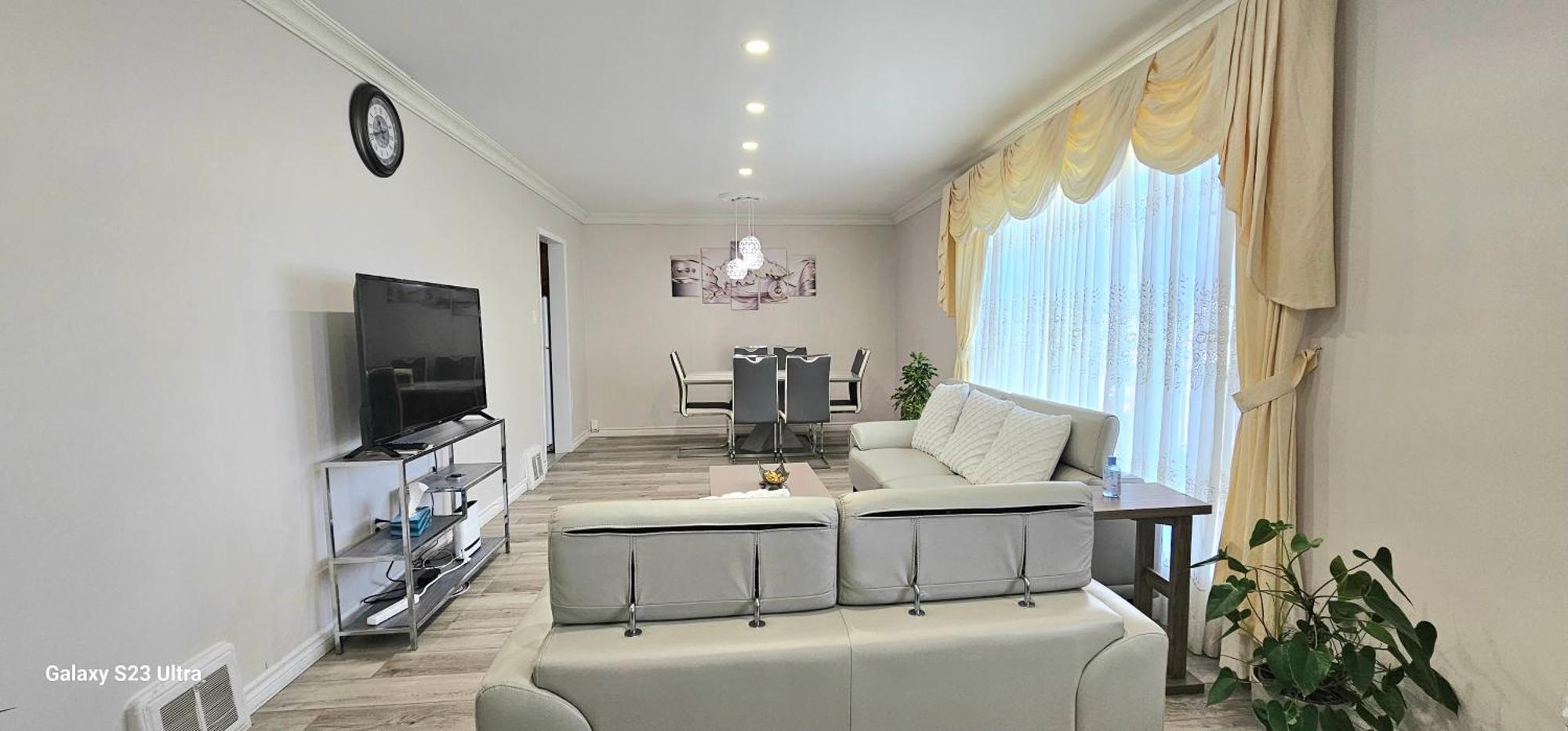 Вілла Luxurious Cozy House In Bluffs With Lake View Торонто Екстер'єр фото